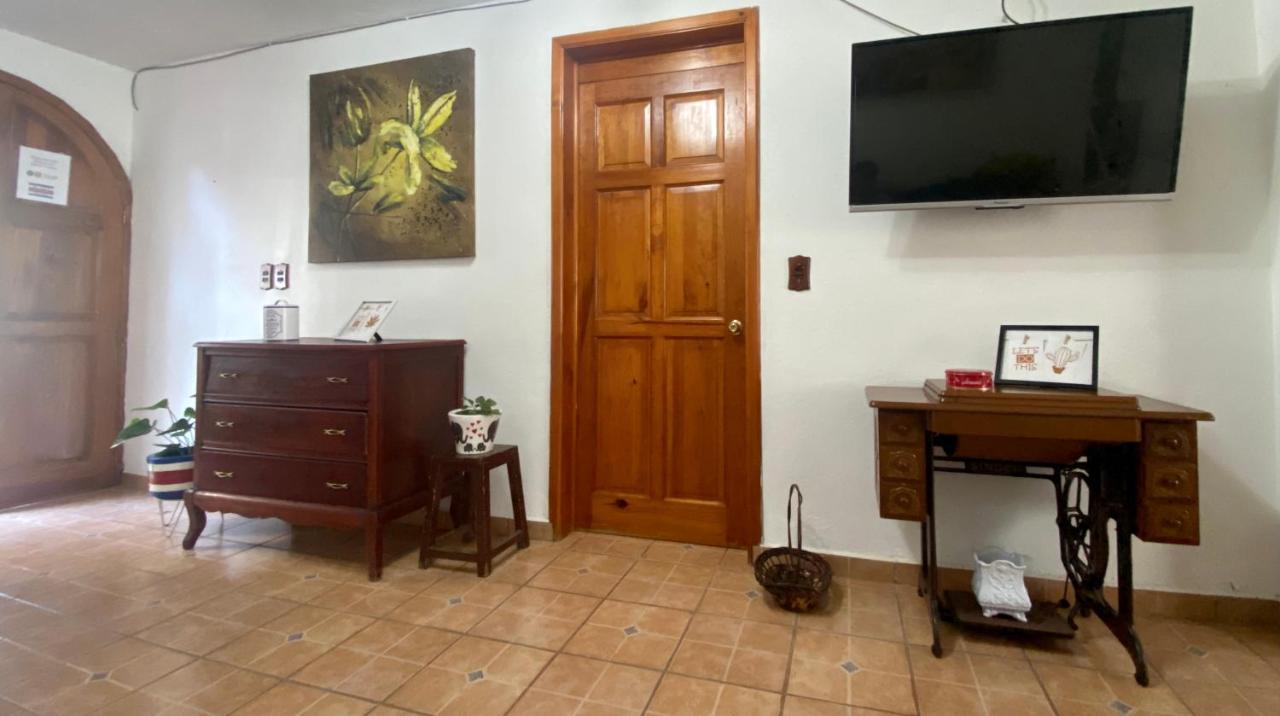 Pura Vida! Ciudad Hidalgo Bed & Breakfast ภายนอก รูปภาพ